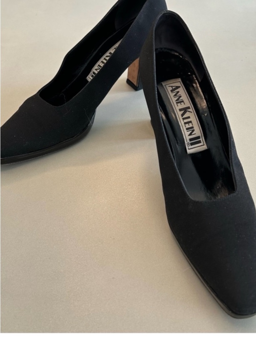 Anne Klein ll Vintage Women's Grosgrain Classic Black Heels, Size 8N - Picture 2 of 9